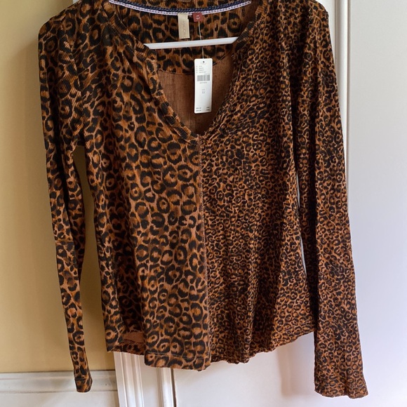 Neutral split-neck top - Picture 4 of 4